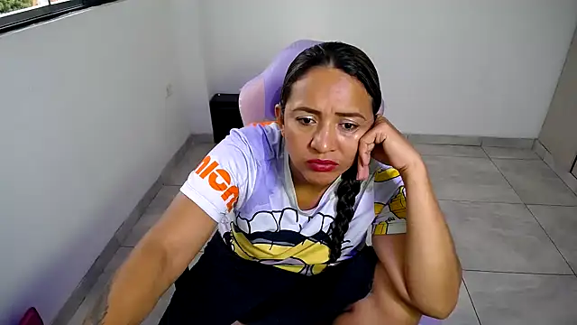 Snapshot of daleska_ayala_1 chatting on 13, 12, 2025 daleska ayala 1 online show from 13, 12, 2025