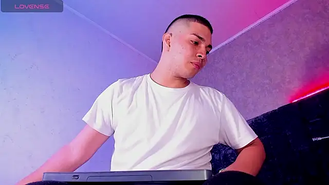 Snapshot of JUANDIAMONDS98 chatting on 15, 2, 2025 JUANDIAMONDS98 online show from 15, 2, 2025