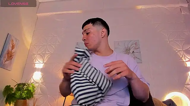 Snapshot of JUANDIAMONDS98 chatting on 10, 11, 2025 JUANDIAMONDS98 online show from 10, 11, 2025