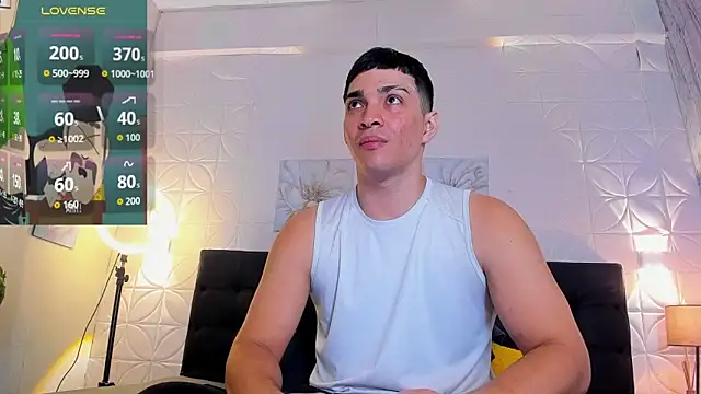 Snapshot of JUANDIAMONDS98 chatting on 14, 11, 2025 JUANDIAMONDS98 online show from 14, 11, 2025