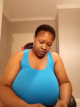 Snapshot of bustylisa1983 chatting on 14, 12, 2025 bustylisa1983 online show from 14, 12, 2025