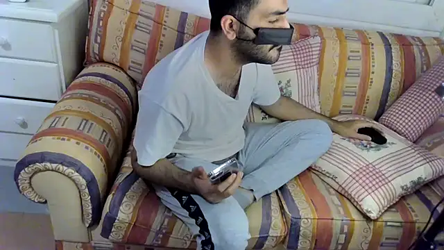 Snapshot of boymoon_20 chatting on 27, 12, 2024 boymoon 20 online show from 27, 12, 2024