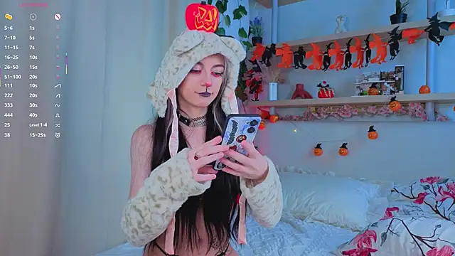 Snapshot of TristaRoht chatting on 31, 10, 2025 TristaRoht online show from 31, 10, 2025