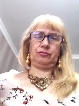 Snapshot of koroleva70 chatting on 19, 9, 2025 koroleva70 online show from 19, 9, 2025