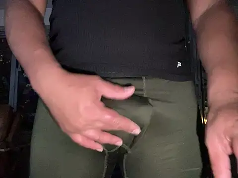 Snapshot of ThickDick_Daddy chatting on 18, 5, 2026 ThickDick Daddy online show from 18, 5, 2026