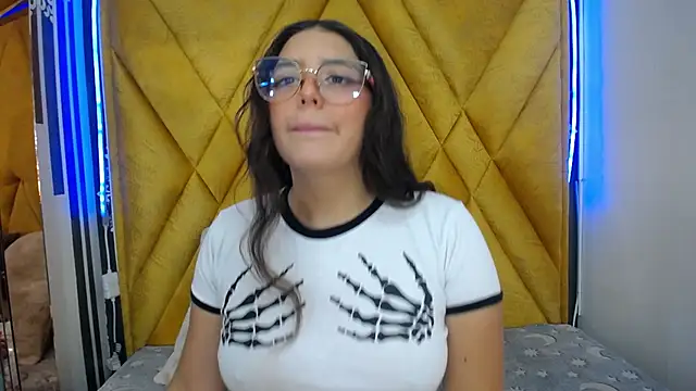 Snapshot of Paola_Lyon_ chatting on 7, 2, 2025 Paola Lyon online show from 7, 2, 2025