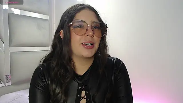 Snapshot of Paola_Lyon_ chatting on 5, 3, 2025 Paola Lyon online show from 5, 3, 2025