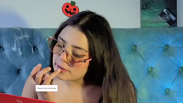 Snapshot of Paola_Lyon_ chatting on 9, 10, 2025 Paola Lyon online show from 9, 10, 2025