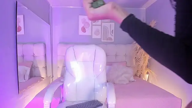 Snapshot of sofi_potter_ chatting on 9, 3, 2025 sofi potter  online show from 9, 3, 2025