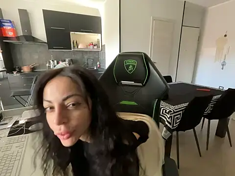 Snapshot of Chloe_Ricci chatting on 11, 11, 2025 Chloe Ricci online show from 11, 11, 2025