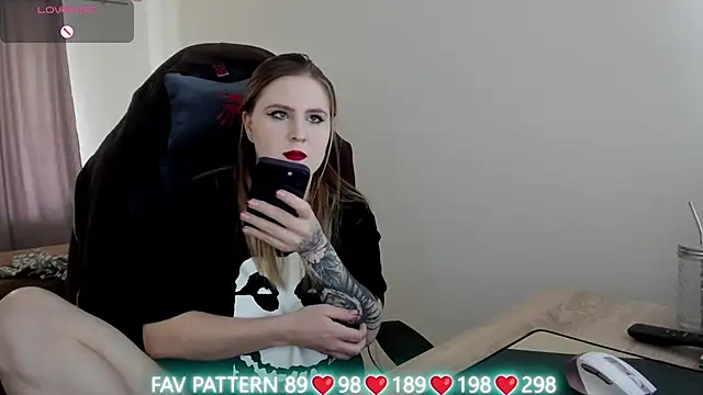 Snapshot of Olivia_Munk chatting on 20, 3, 2025 Olivia Munk online show from 20, 3, 2025