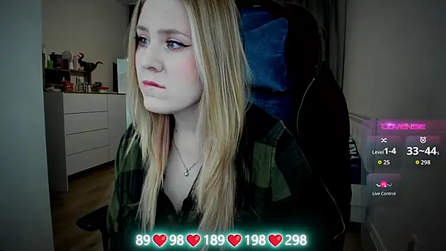 Snapshot of Olivia_Munk chatting on 2, 10, 2025 Olivia Munk online show from 2, 10, 2025