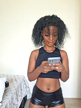 Snapshot of Kamdollie chatting on 30, 11, 2025 Kamdollie online show from 30, 11, 2025