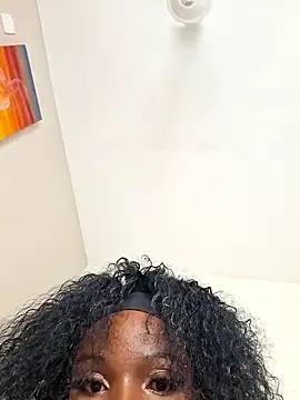 Snapshot of Kamdollie chatting on 4, 12, 2025 Kamdollie online show from 4, 12, 2025