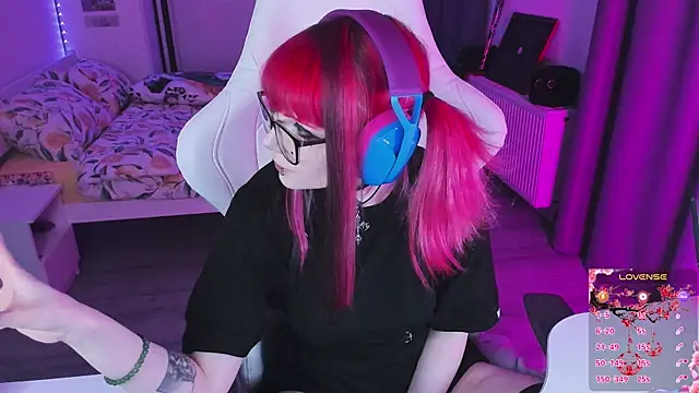 Snapshot of Yumi_Youkai chatting on 17, 12, 2025 Yumi Youkai online show from 17, 12, 2025