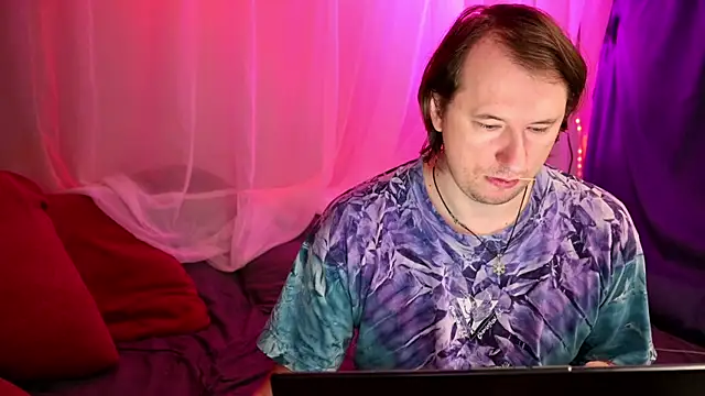 Claudia and elon  online show from 4, 10, 2025