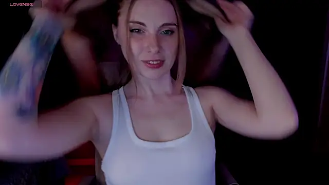 Snapshot of Aqualen chatting on 23, 11, 2025 Aqualen online show from 23, 11, 2025