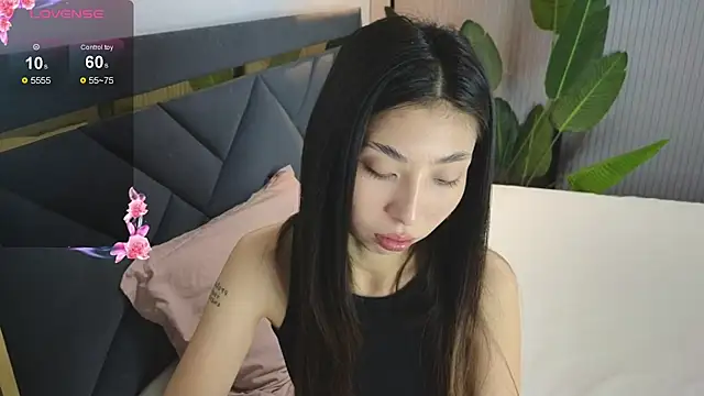 Snapshot of TrishaRey chatting on 25, 11, 2025 TrishaRey online show from 25, 11, 2025