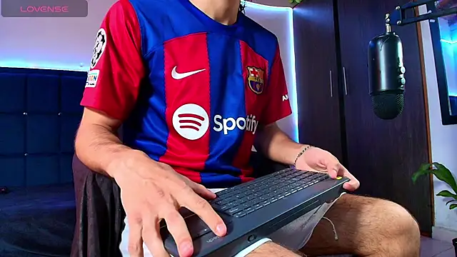 kuzzcoo online show from 28, 9, 2025