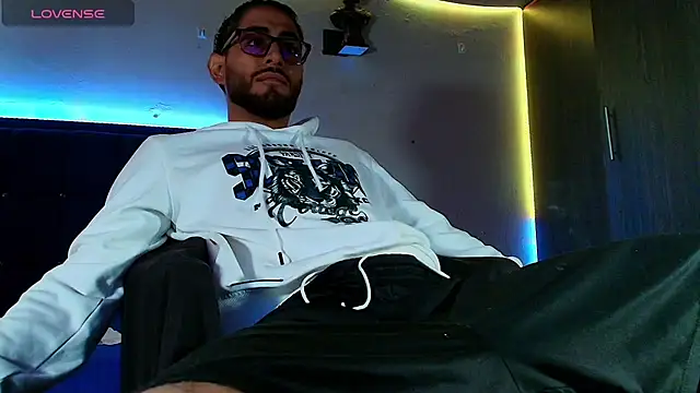 kuzzcoo online show from 6, 3, 2026