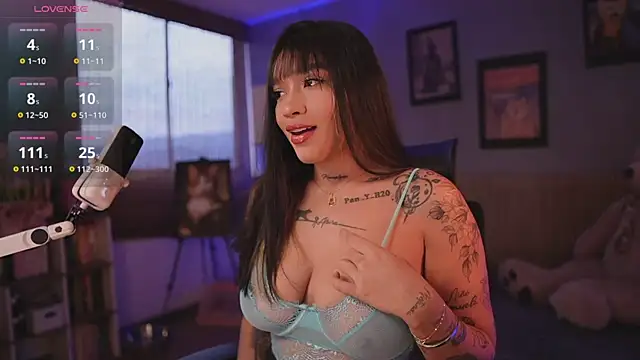 HannahW  online show from 15, 11, 2025