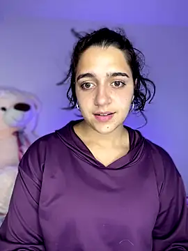 Snapshot of Alicia_Ruiz chatting on 5, 11, 2025 Alicia Ruiz online show from 5, 11, 2025