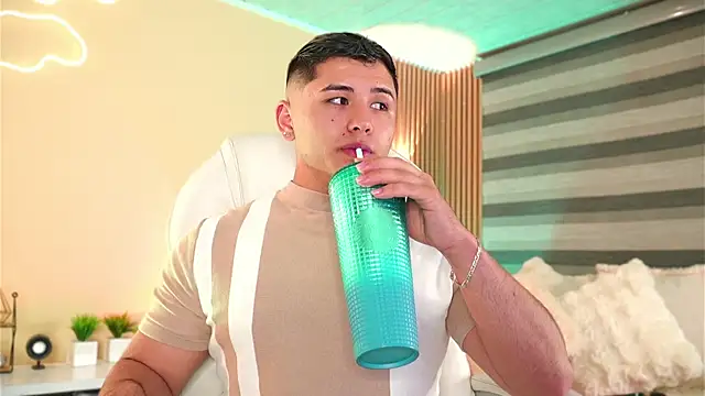 Snapshot of MatiasKorn chatting on 29, 11, 2025 MatiasKorn online show from 29, 11, 2025