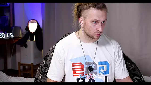 Snapshot of rusbigpaul chatting on 18, 12, 2025 rusbigpaul online show from 18, 12, 2025