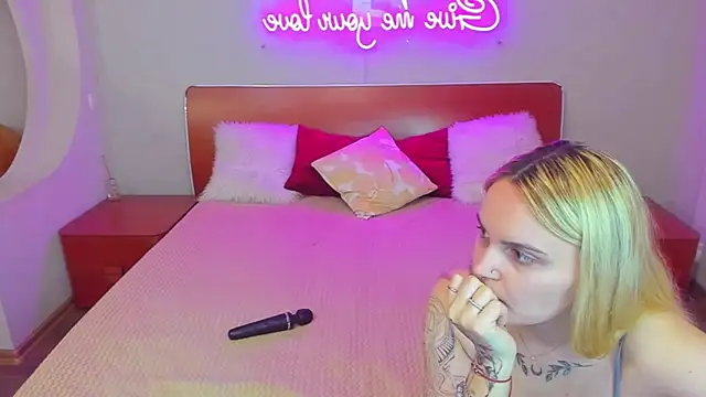 Snapshot of MagicEyess chatting on 30, 11, 2025 MagicEyess online show from 30, 11, 2025