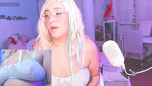 Snapshot of NaruBolita chatting on 3, 10, 2025 NaruBolita online show from 3, 10, 2025