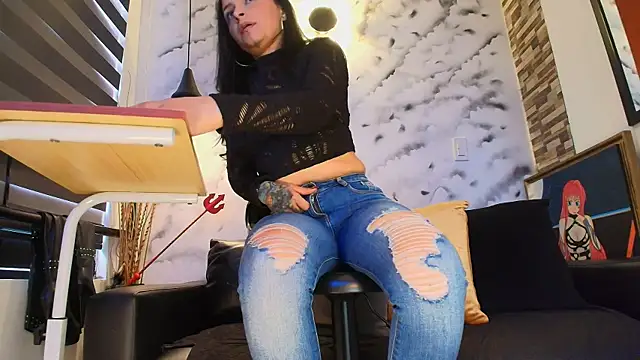 Sophie LittleS online show from 4, 3, 2026