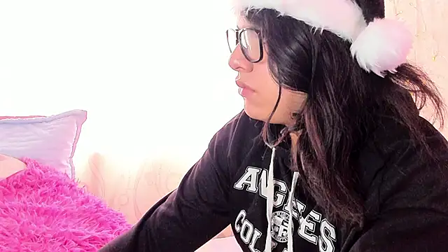 Snapshot of Satuurn_ chatting on 19, 12, 2024 Satuurn online show from 19, 12, 2024