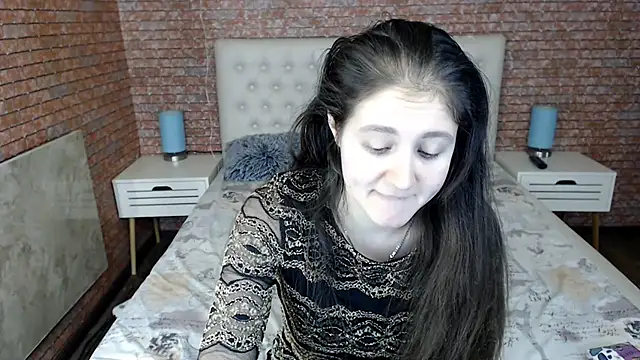 Holliy Cooper online show from 9, 1, 2025