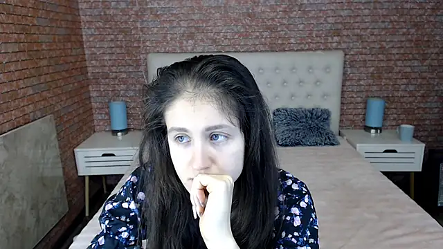 Holliy Cooper online show from 30, 1, 2025