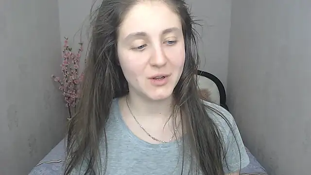 Holliy Cooper online show from 5, 2, 2025