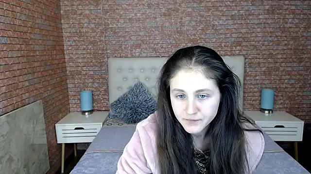 Holliy Cooper online show from 10, 2, 2025