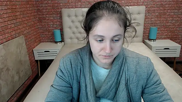 Holliy Cooper online show from 13, 10, 2025