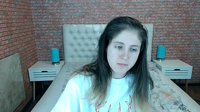 Holliy Cooper online show from 12, 11, 2025