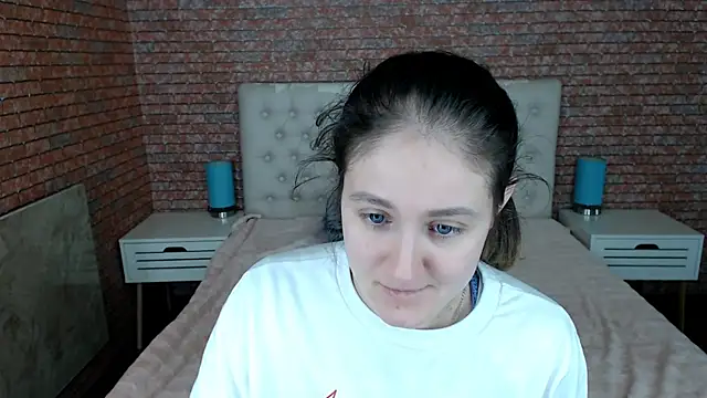 Holliy Cooper online show from 20, 11, 2025