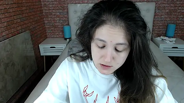 Holliy Cooper online show from 27, 11, 2025