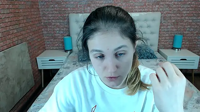 Holliy Cooper online show from 29, 11, 2025