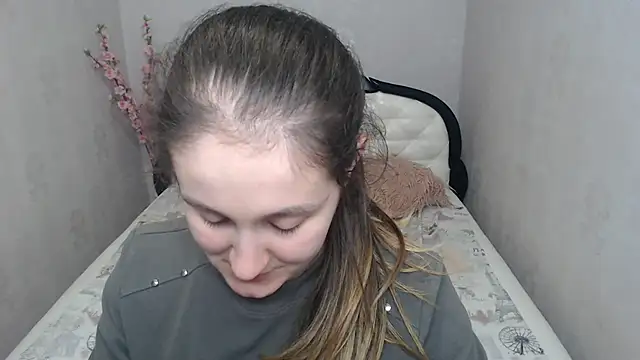 Holliy Cooper online show from 23, 4, 2026