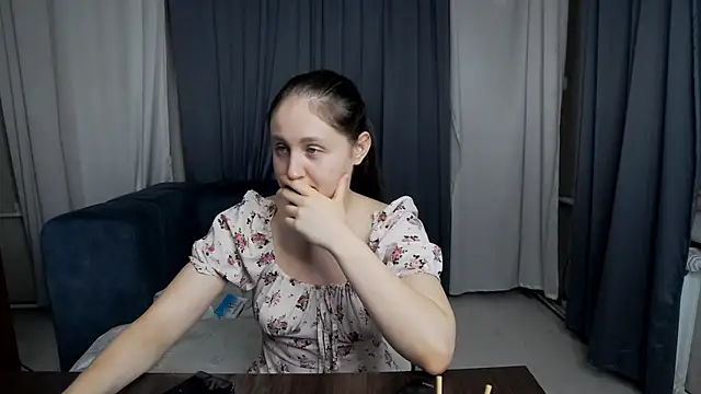 Holliy Cooper online show from 28, 7, 2026