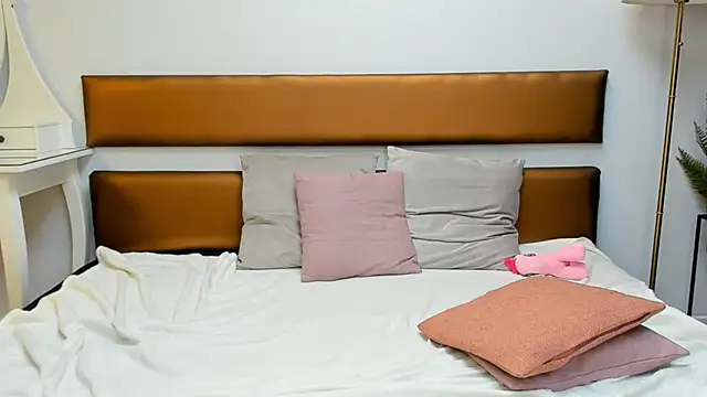 MissYvie online show from 13, 1, 2025