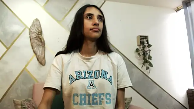 Snapshot of RoxanaCyrano_ chatting on 22, 11, 2025 RoxanaCyrano online show from 22, 11, 2025