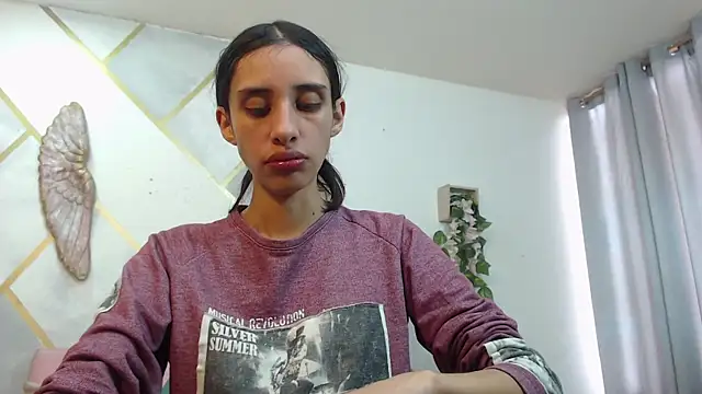 Snapshot of RoxanaCyrano_ chatting on 26, 11, 2025 RoxanaCyrano online show from 26, 11, 2025