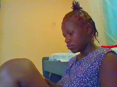 Snapshot of prettychic5 chatting on 6, 5, 2026 prettychic5 online show from 6, 5, 2026