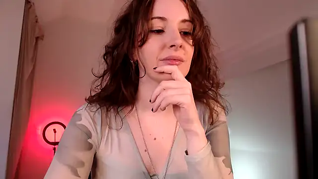 Snapshot of sophia_leurre chatting on 7, 1, 2025 sophia leurre online show from 7, 1, 2025