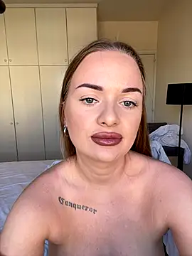 Snapshot of ElenaRebelle chatting on 25, 10, 2025 ElenaRebelle online show from 25, 10, 2025