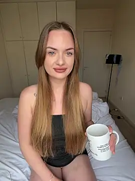 Snapshot of ElenaRebelle chatting on 27, 4, 2026 ElenaRebelle online show from 27, 4, 2026
